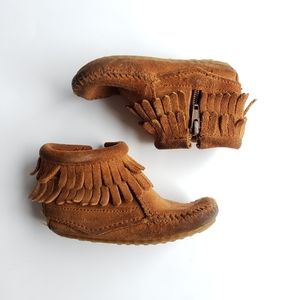 Minnetonka Moccasins Girls or Boy Size 6